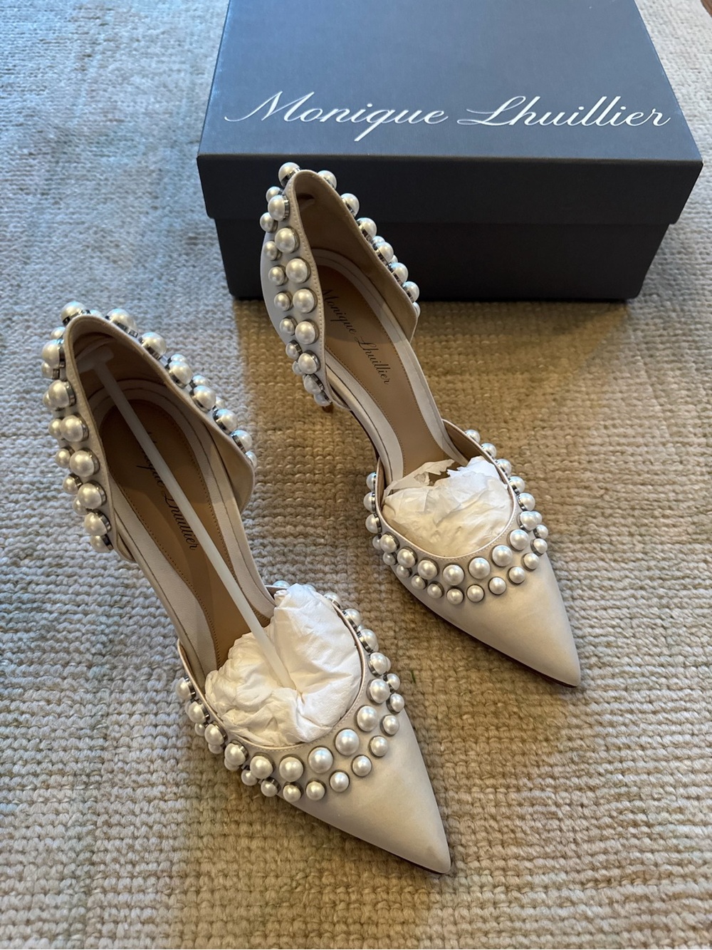 Worn once! Monique Lhuillier Shannon Suede Pearl Pump | Size 38.5 - Picture 2 of 8